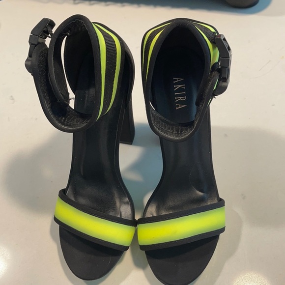 Akira block heels - Picture 1 of 2